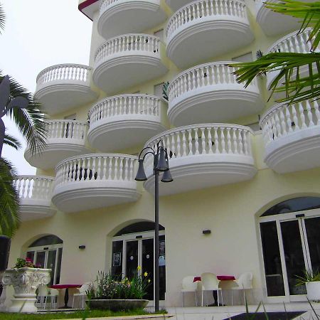 Hotel Eva Alba Adriatica Extérieur photo